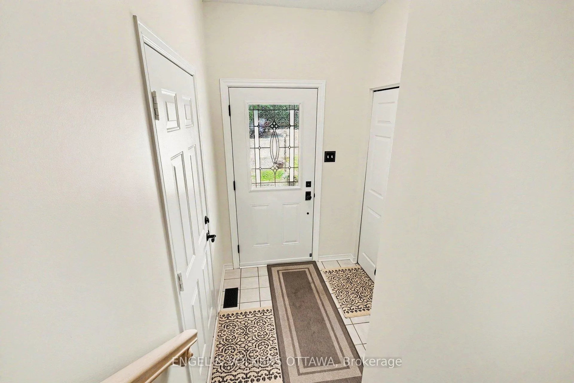 Photo 4 of 19 Riverbank Court, Ottawa, Stittsville (Central) — HOMEH