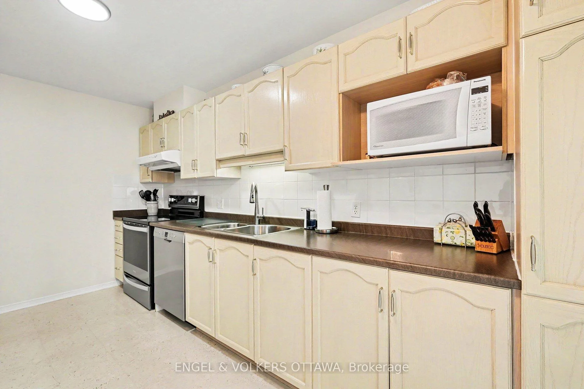 Photo 17 of 19 Riverbank Court, Ottawa, Stittsville (Central) — HOMEH