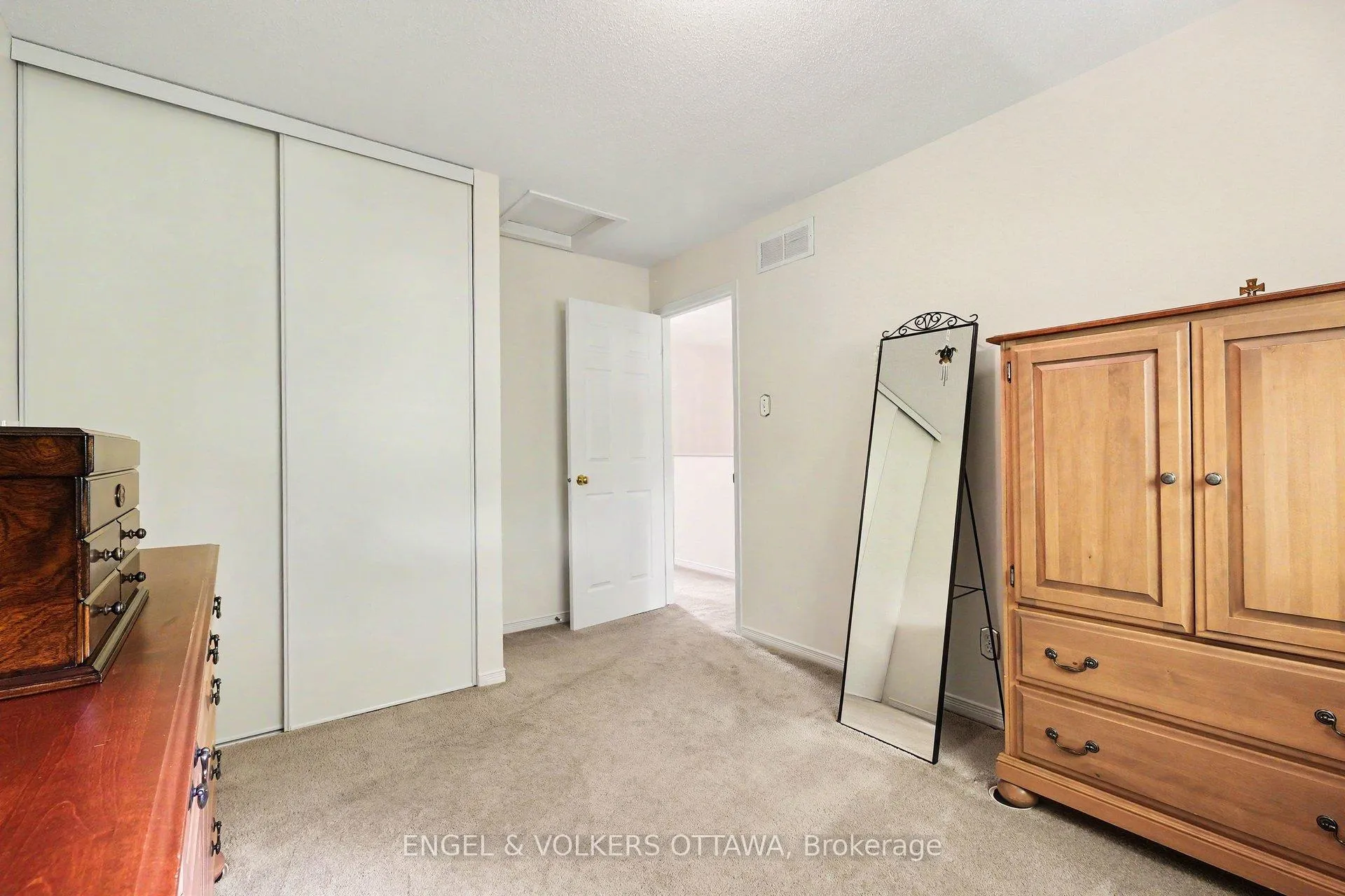 Photo 25 of 19 Riverbank Court, Ottawa, Stittsville (Central) — HOMEH