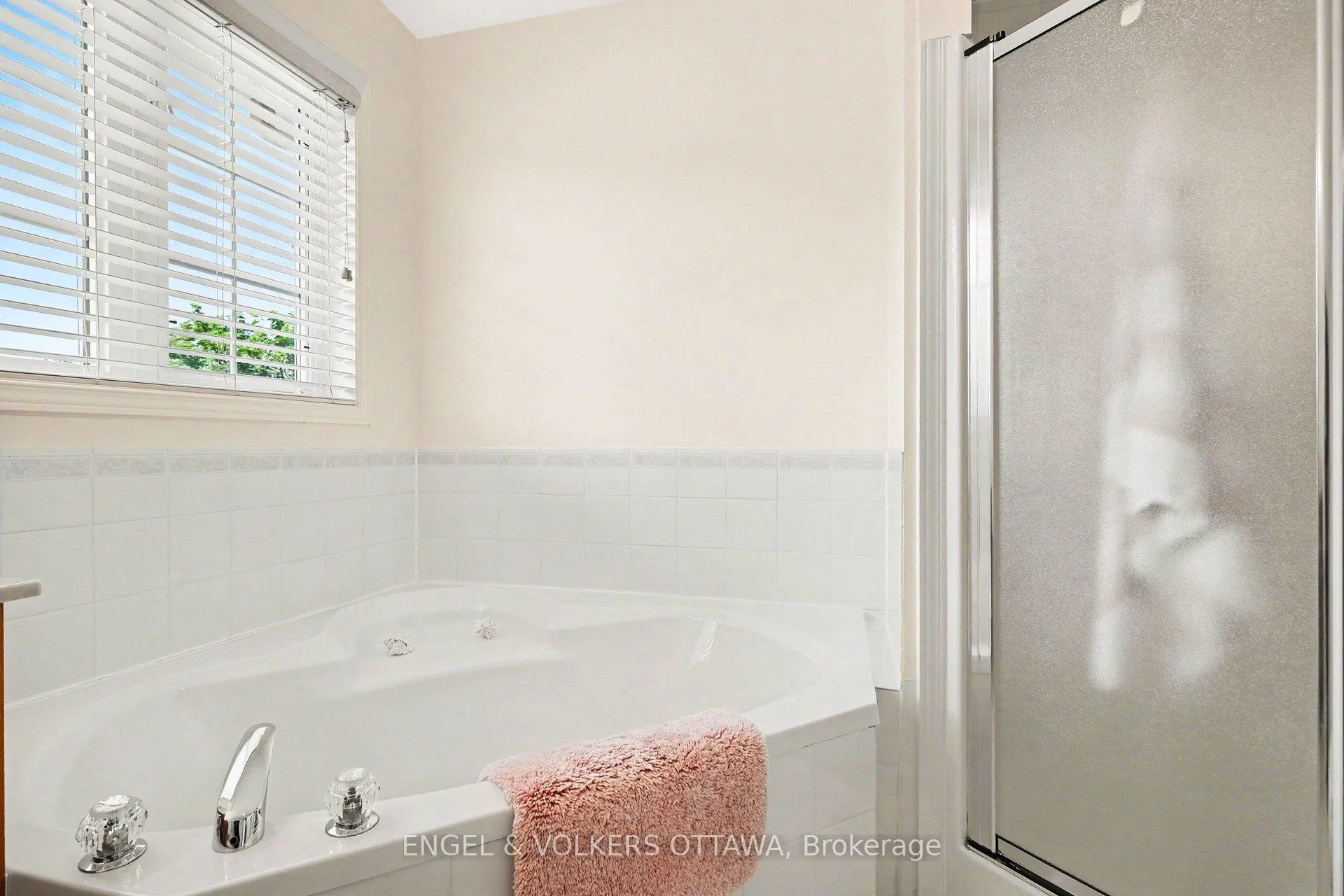 Photo 32 of 19 Riverbank Court, Ottawa, Stittsville (Central) — HOMEH