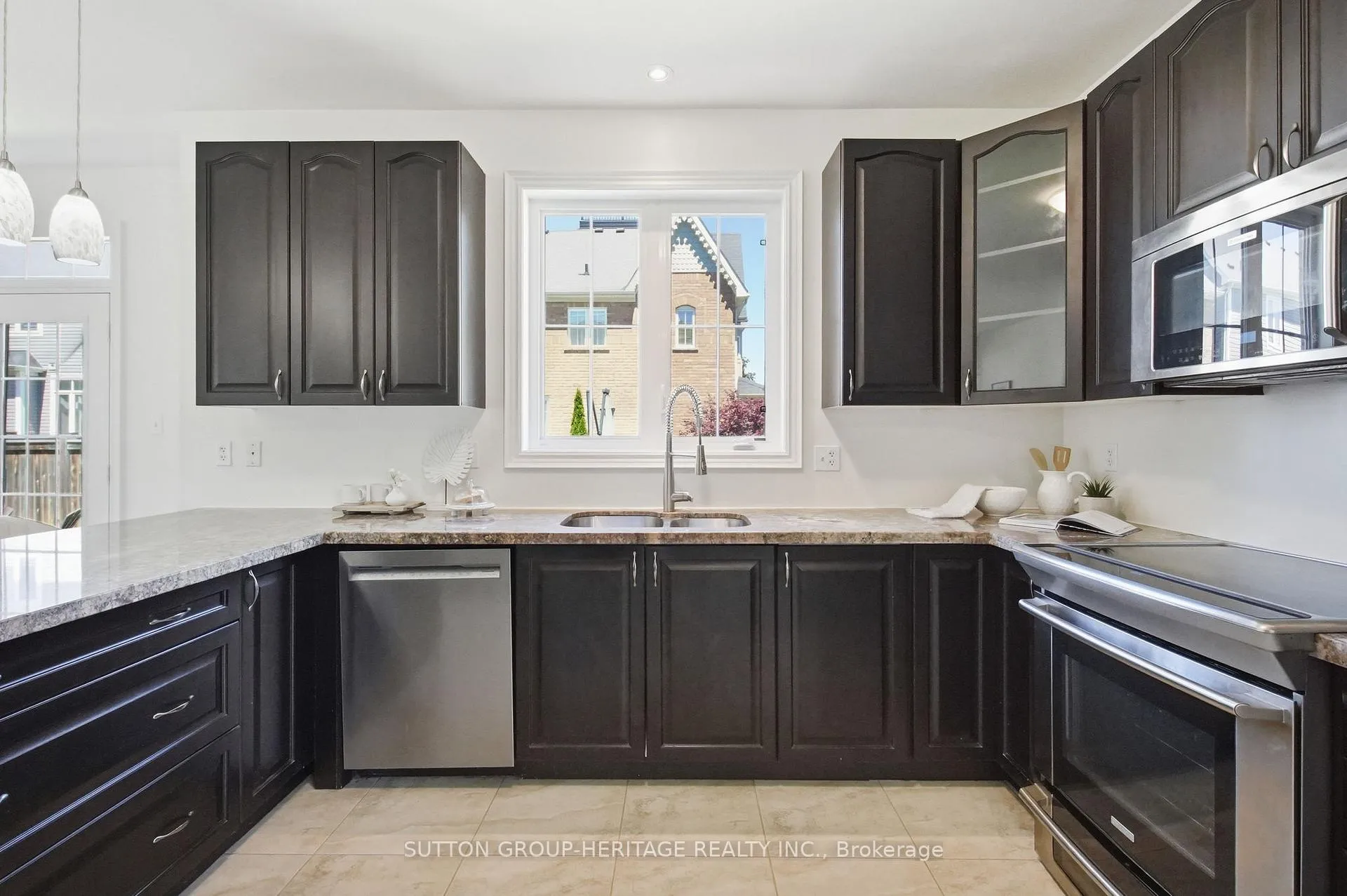 Photo 10 of 58 Gerry Ravary Place, Whitby, Brooklin — HOMEH