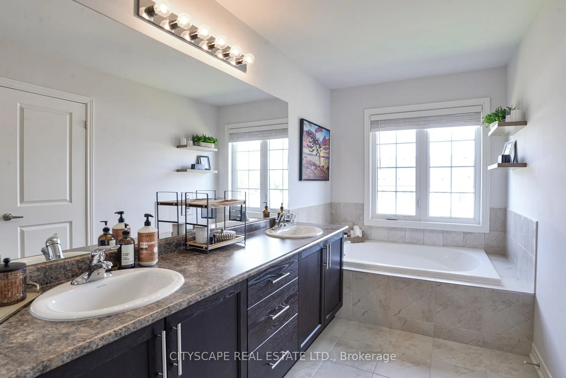 Photo 15 of 248 James Street E, Orillia — HOMEH