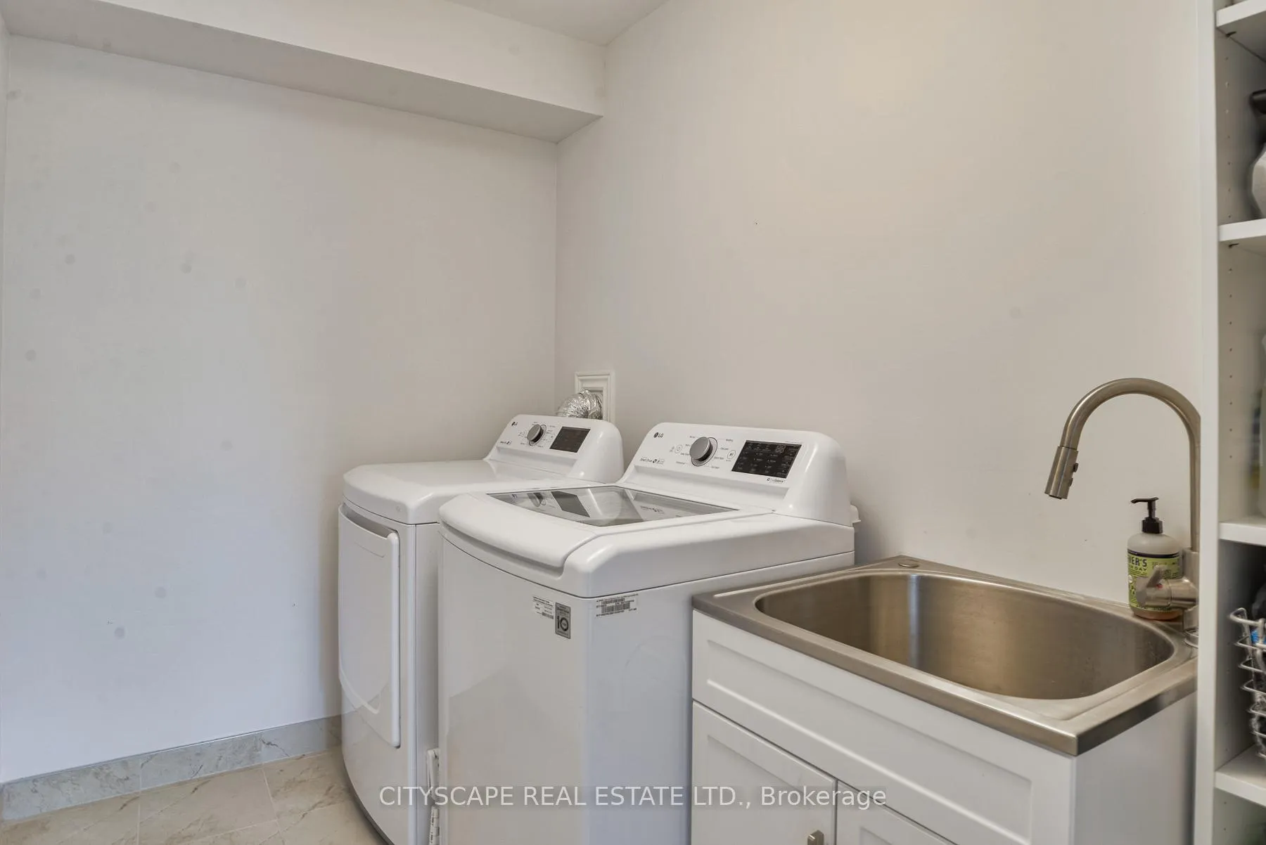 Photo 19 of 248 James Street E, Orillia — HOMEH