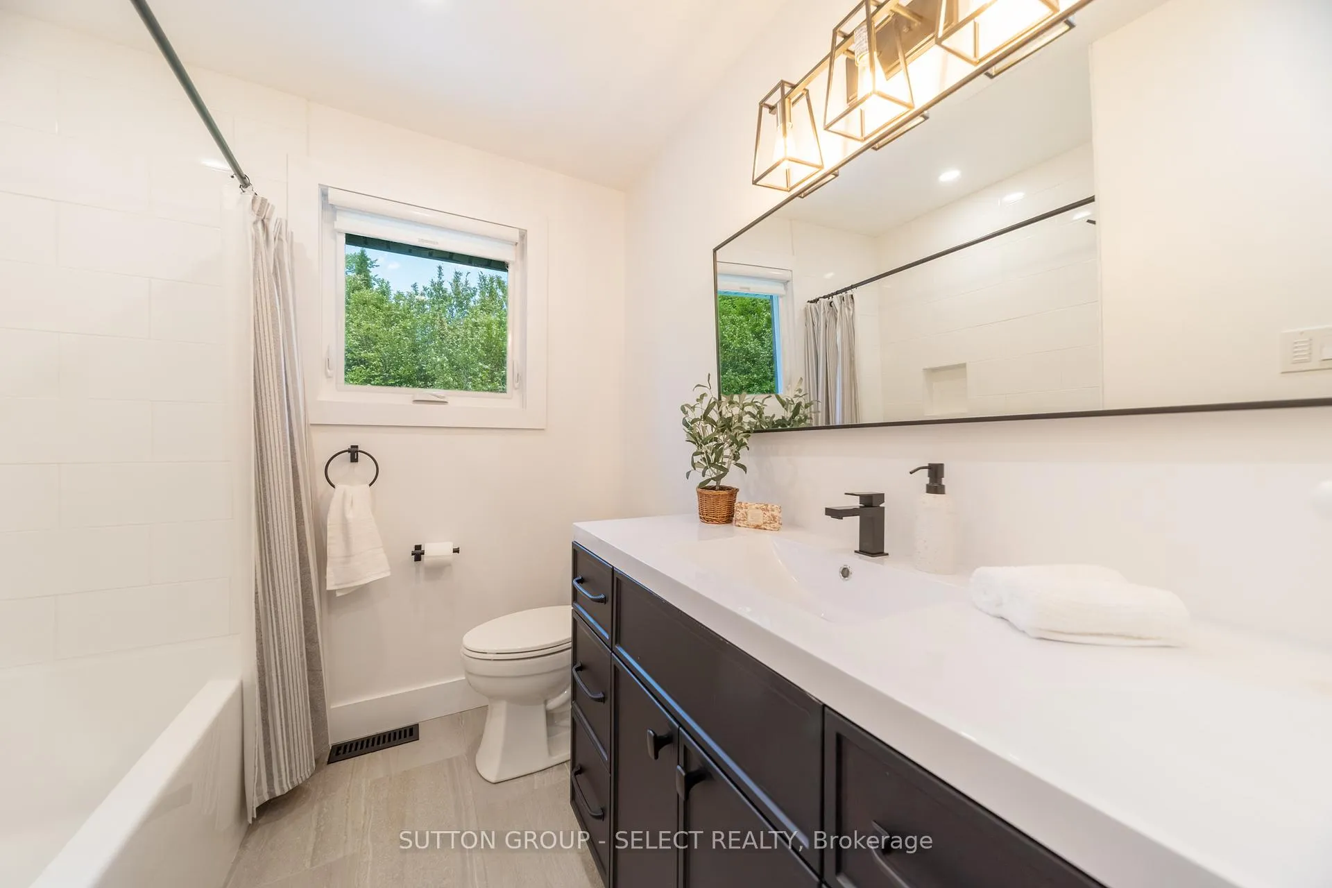 Photo 25 of 1615 Sharon Drive, London, North A — HOMEH