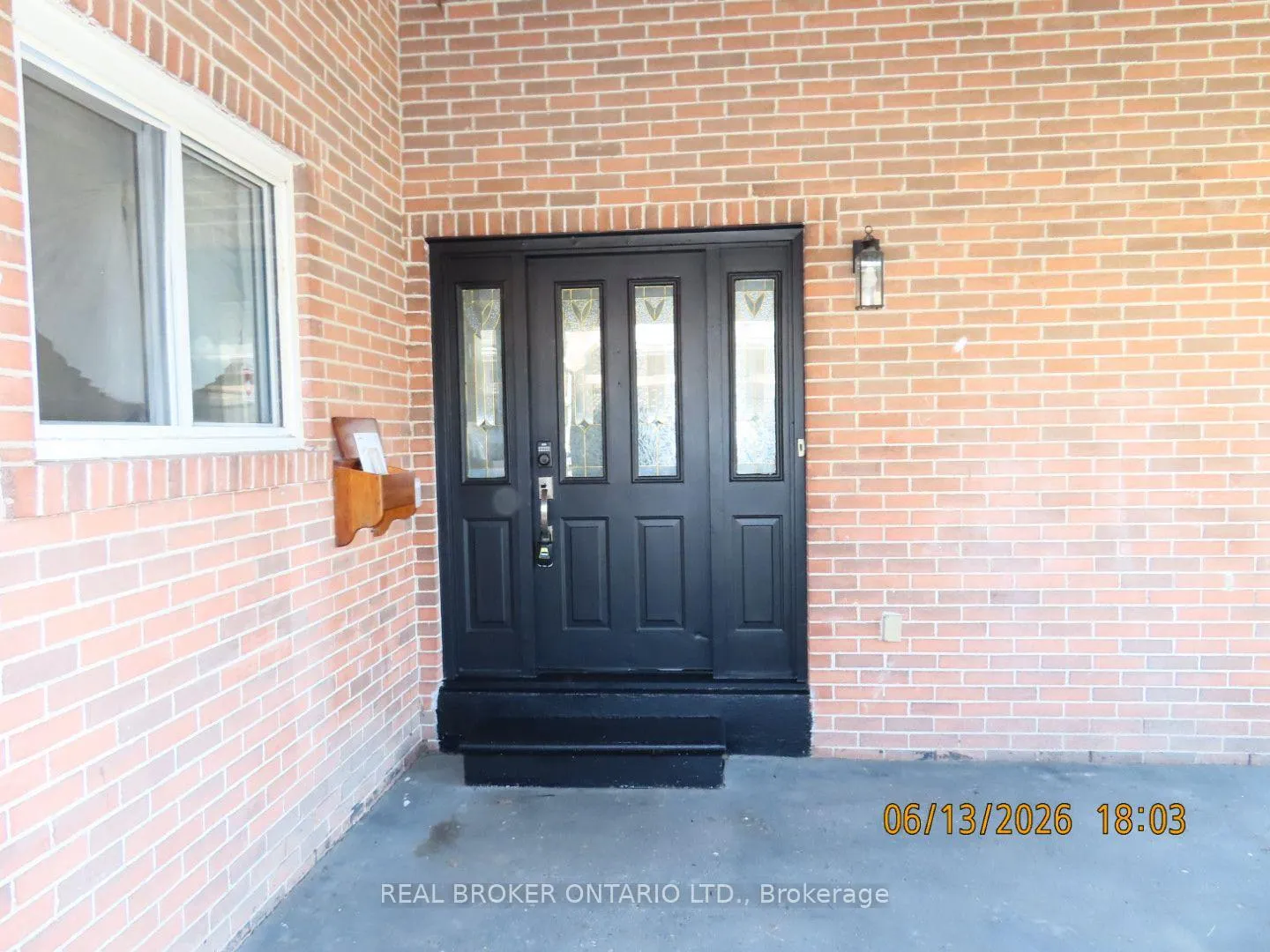 Photo 2 of 11 Cathcart Crescent, Brampton, Avondale — HOMEH
