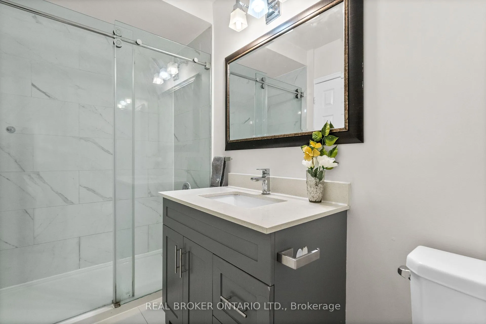Photo 4 of 11 Cathcart Crescent, Brampton, Avondale — HOMEH