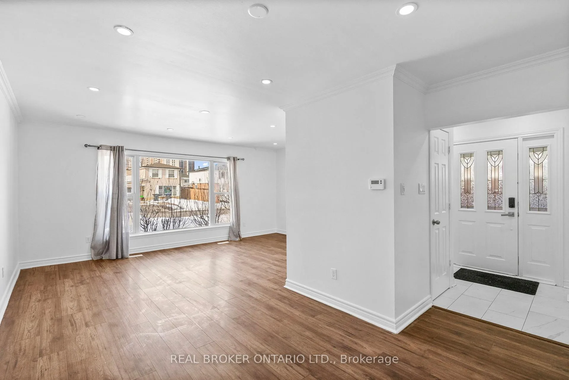 Photo 5 of 11 Cathcart Crescent, Brampton, Avondale — HOMEH