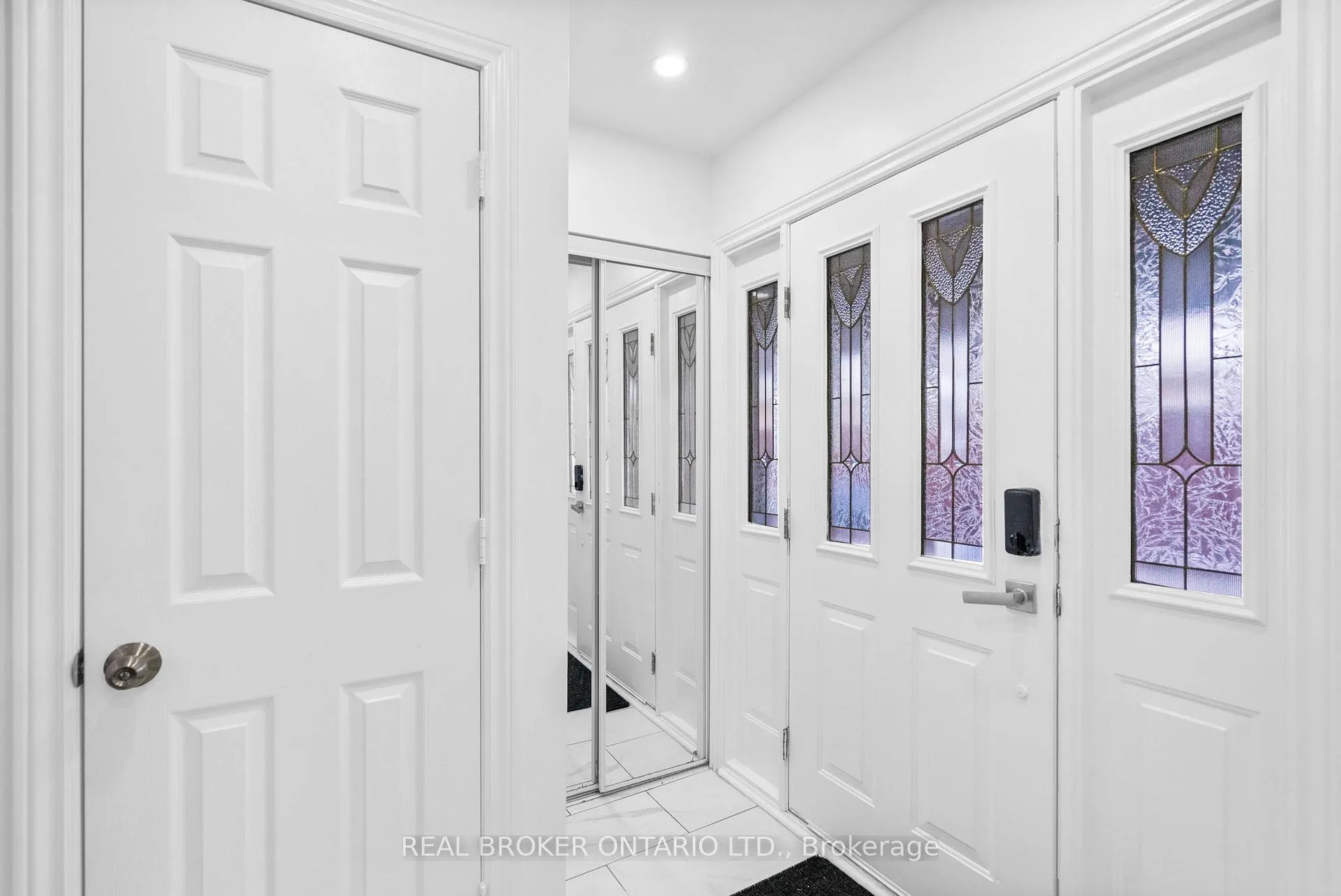 Photo 6 of 11 Cathcart Crescent, Brampton, Avondale — HOMEH