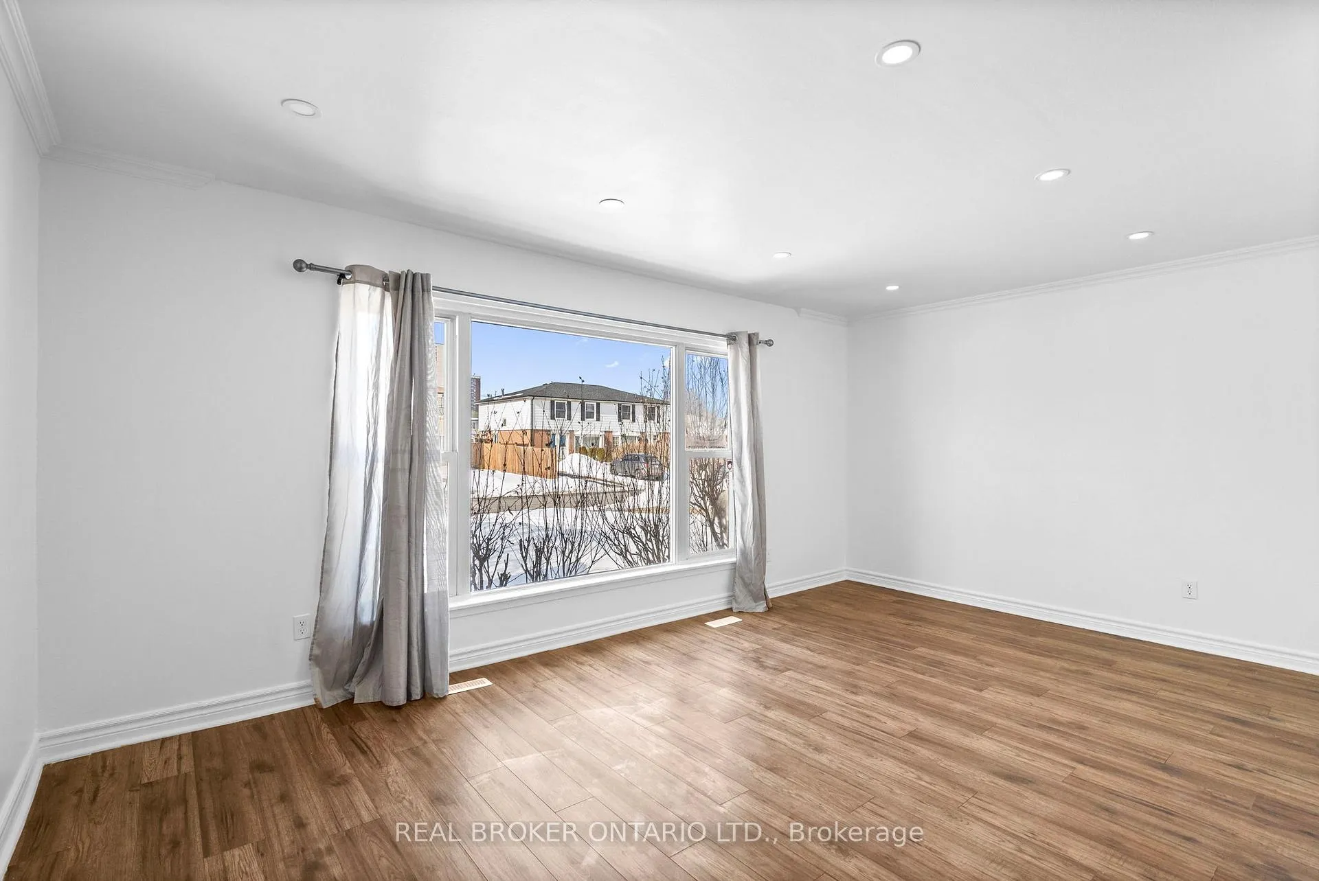 Photo 7 of 11 Cathcart Crescent, Brampton, Avondale — HOMEH