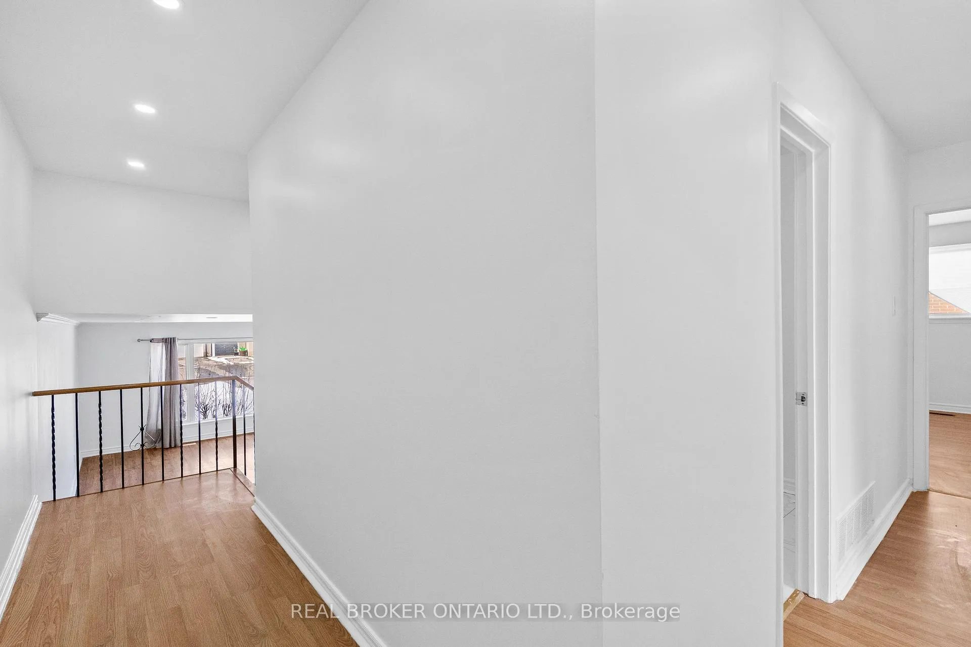Photo 9 of 11 Cathcart Crescent, Brampton, Avondale — HOMEH