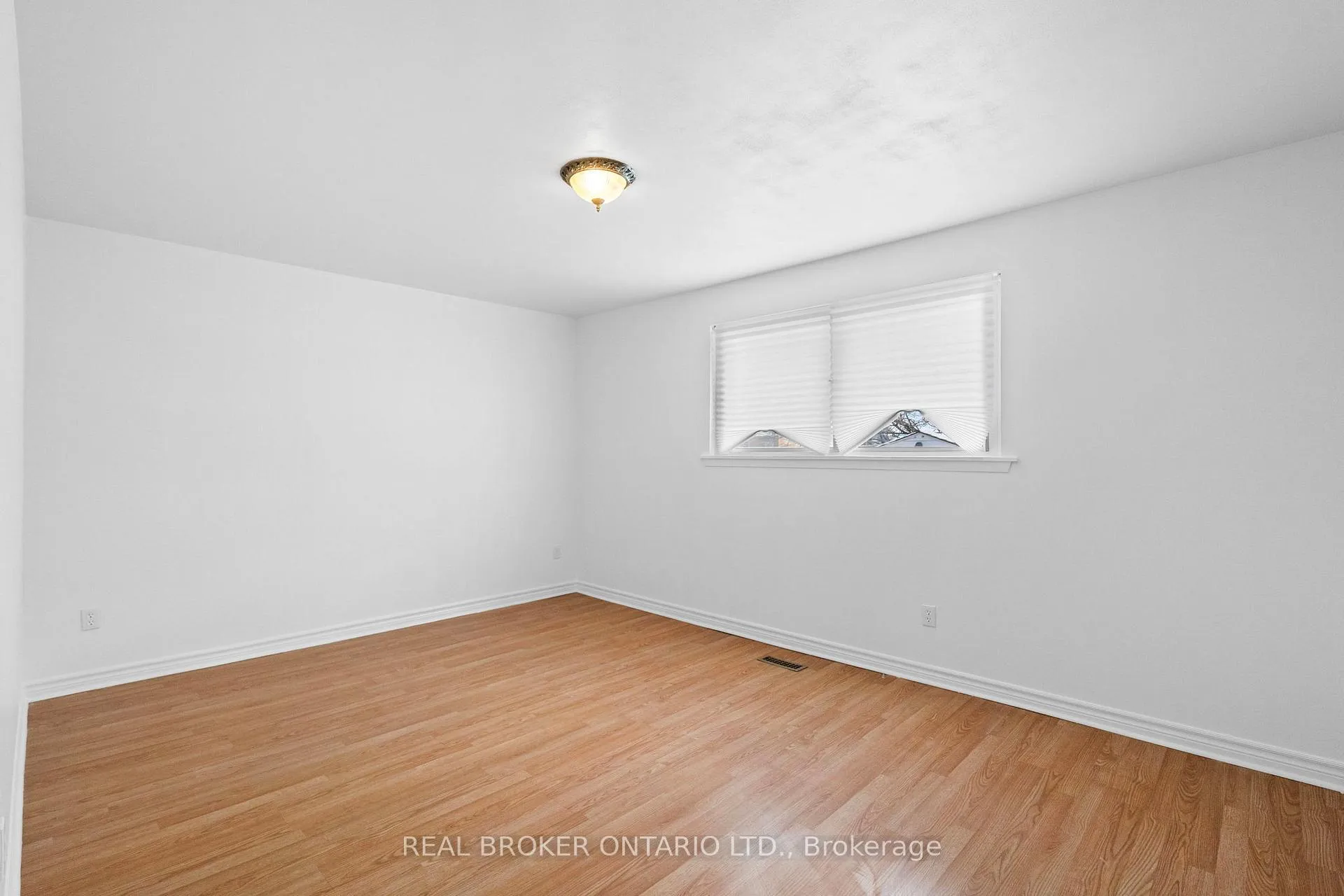 Photo 16 of 11 Cathcart Crescent, Brampton, Avondale — HOMEH