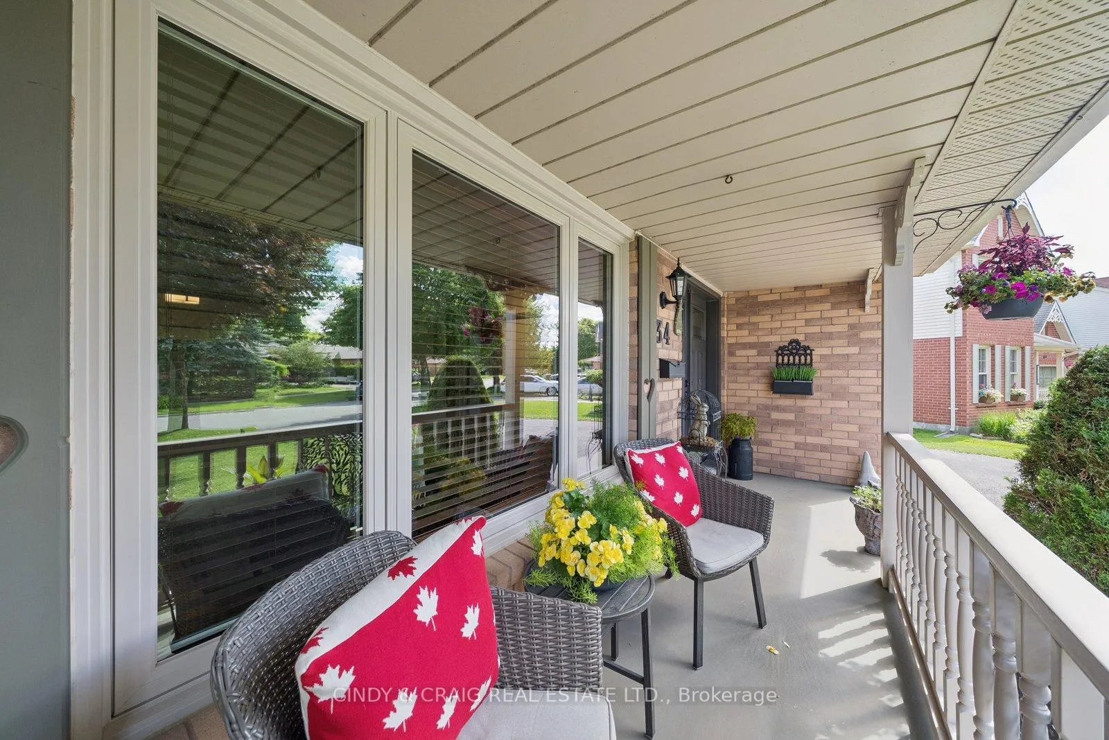 Photo 2 of 34 Cloverfield Street, Clarington, Courtice — HOMEH