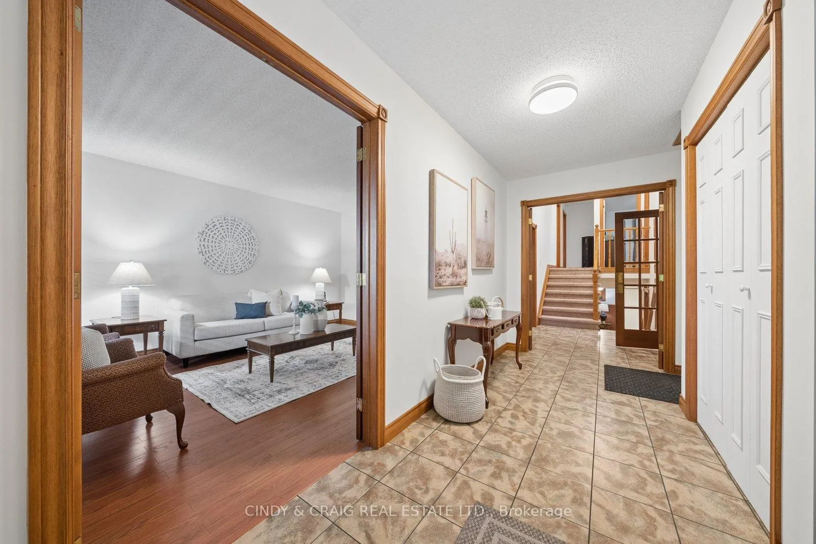 Photo 3 of 34 Cloverfield Street, Clarington, Courtice — HOMEH