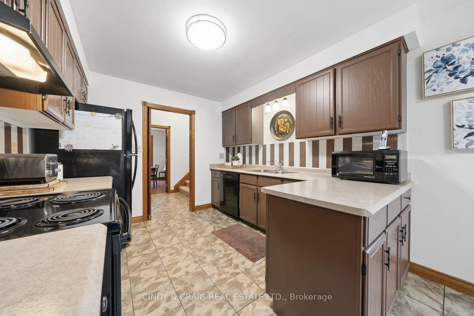 Photo 7 of 34 Cloverfield Street, Clarington, Courtice — HOMEH