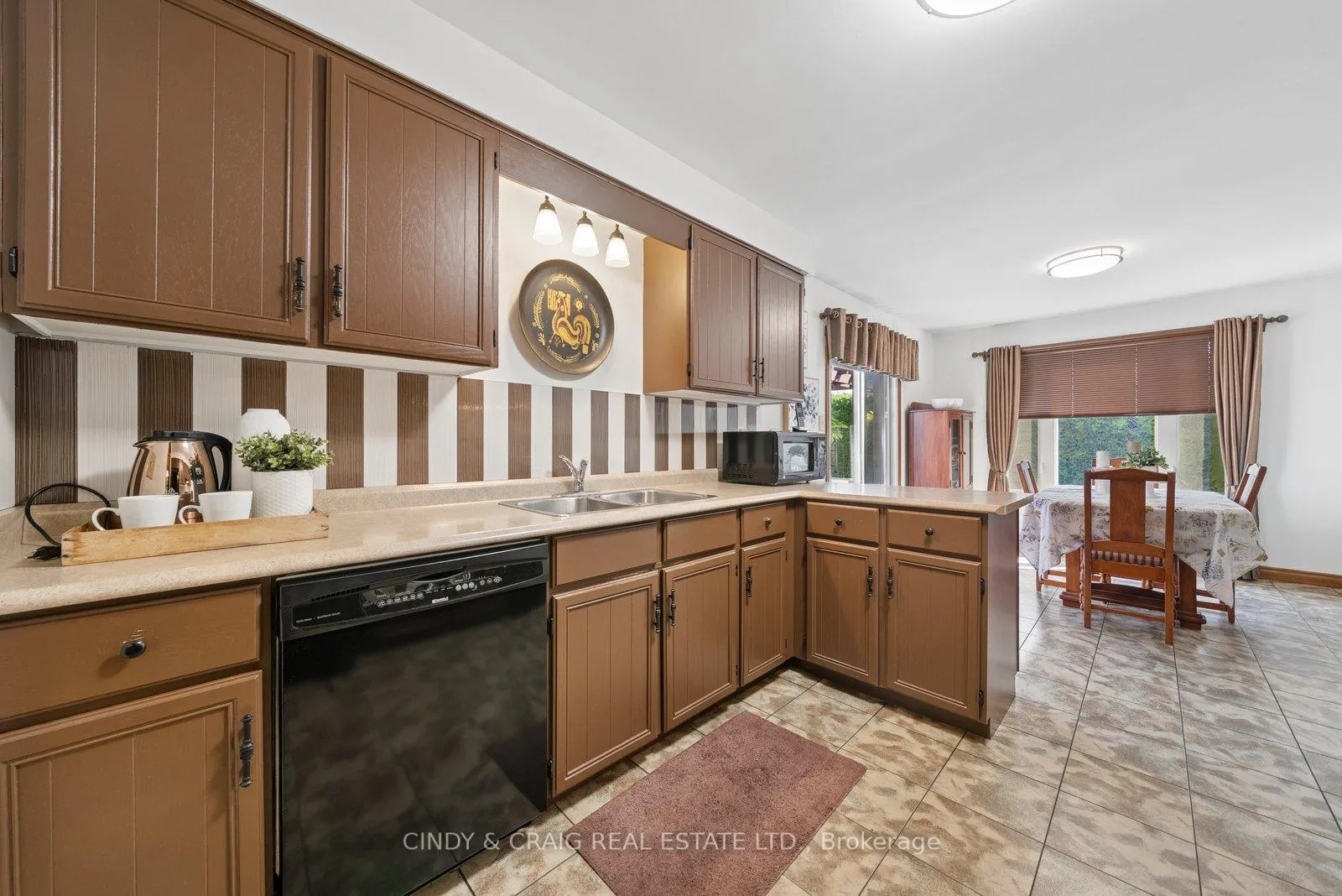 Photo 9 of 34 Cloverfield Street, Clarington, Courtice — HOMEH