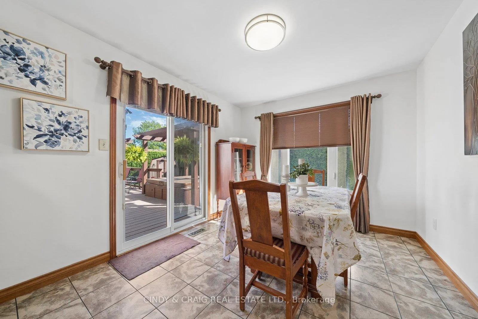 Photo 10 of 34 Cloverfield Street, Clarington, Courtice — HOMEH