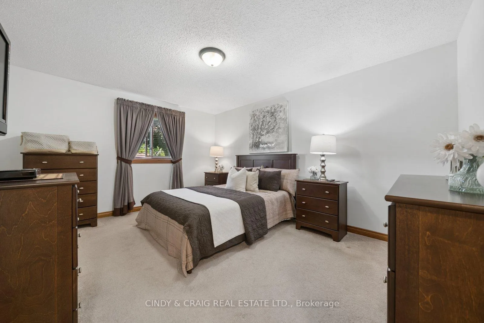 Photo 11 of 34 Cloverfield Street, Clarington, Courtice — HOMEH
