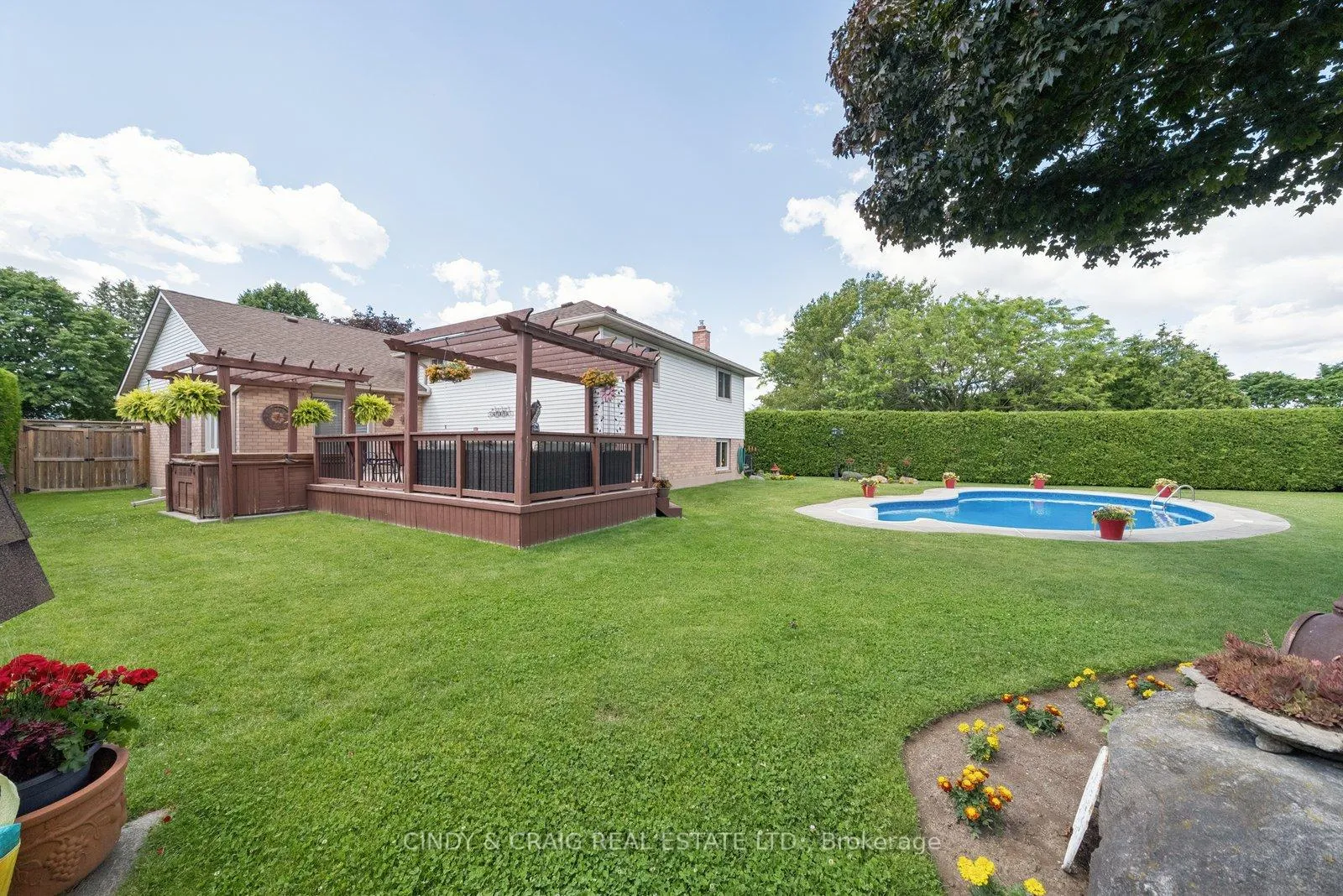 Photo 19 of 34 Cloverfield Street, Clarington, Courtice — HOMEH