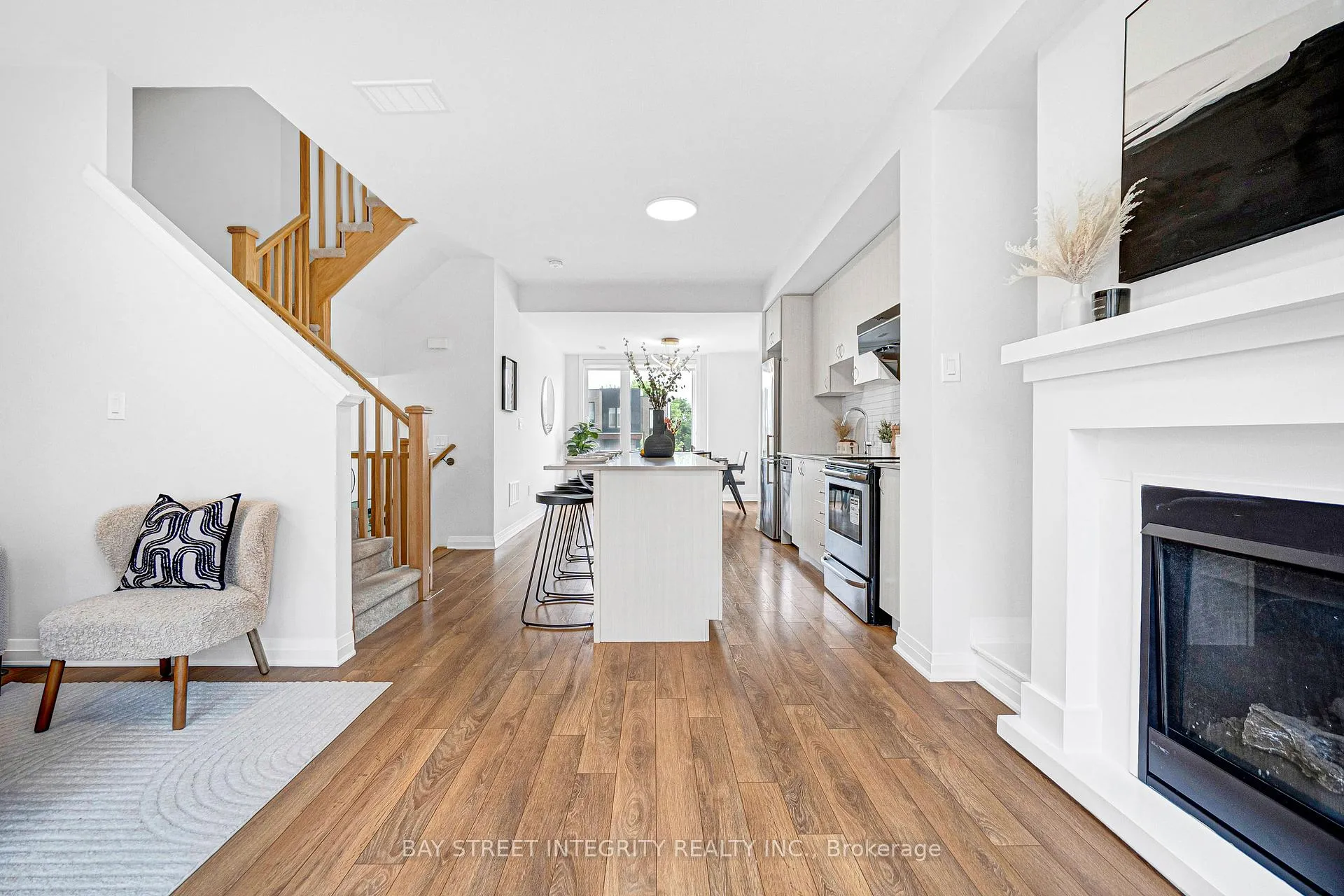 Photo 10 of 139 Stanley Greene Boulevard, North York, Downsview-Roding-CFB — HOMEH