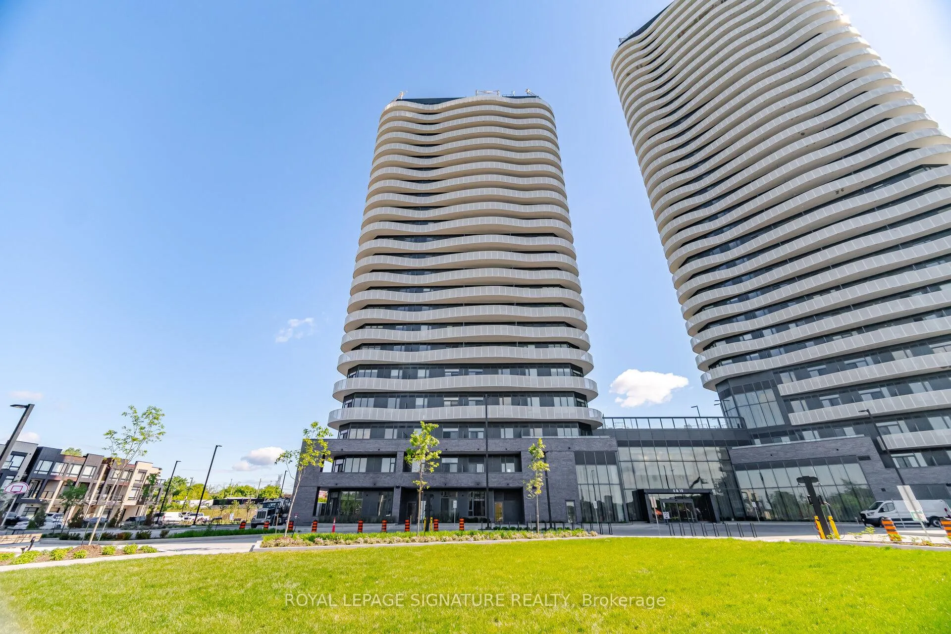Photo 2 of Unit 805, 10 Flavelle Trail, Vaughan, Steeles West Industrial — HOMEH