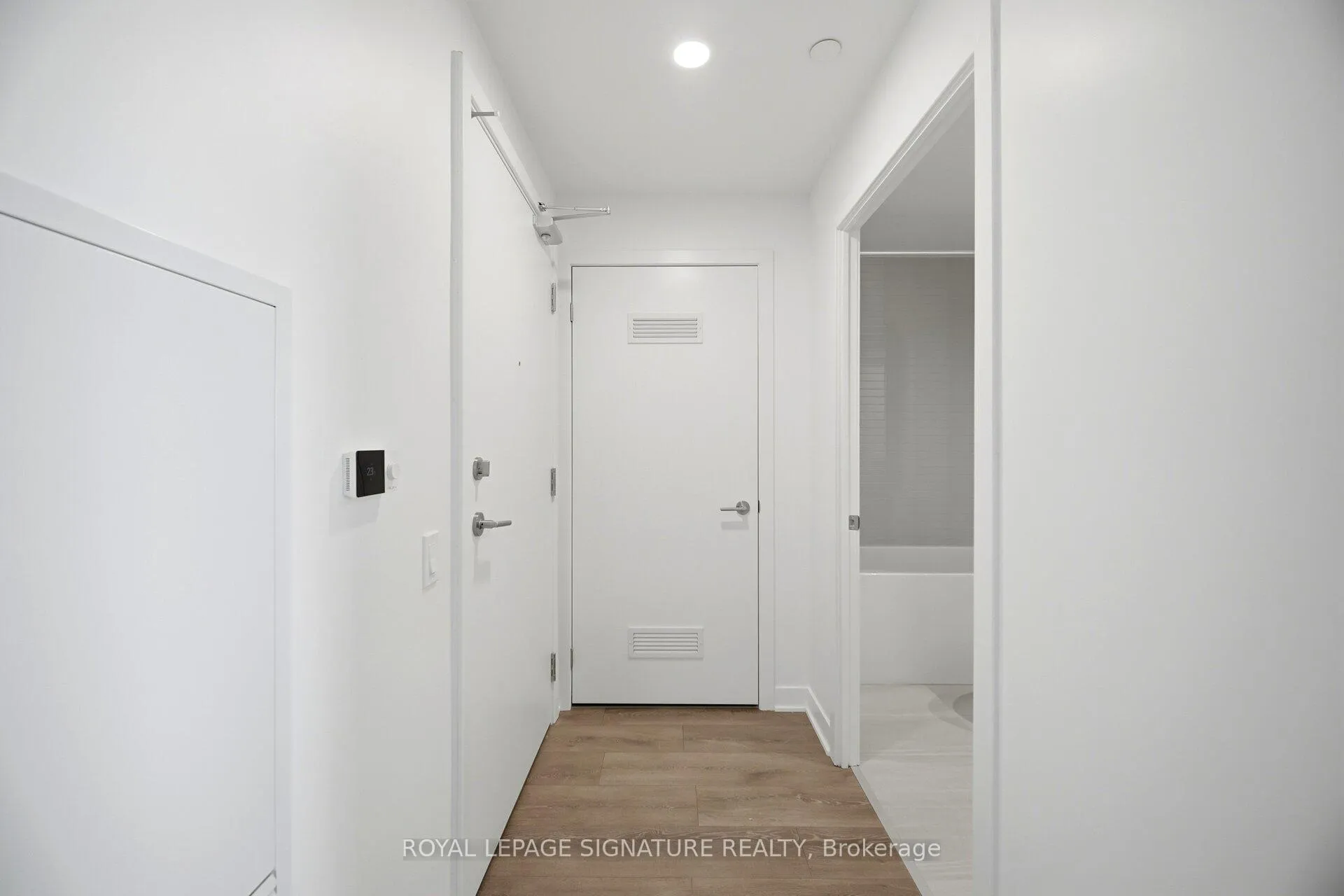 Photo 8 of Unit 805, 10 Flavelle Trail, Vaughan, Steeles West Industrial — HOMEH