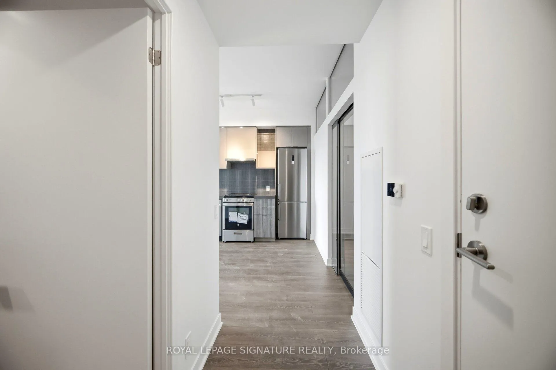 Photo 9 of Unit 805, 10 Flavelle Trail, Vaughan, Steeles West Industrial — HOMEH