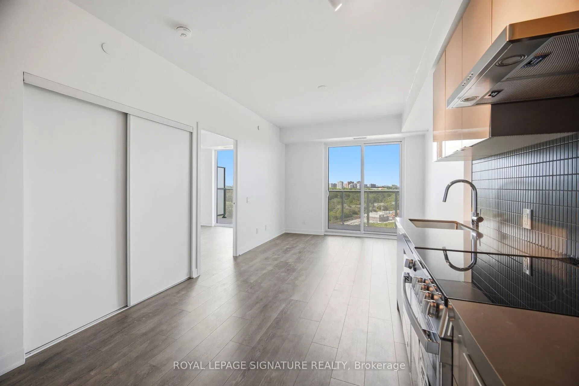Photo 13 of Unit 805, 10 Flavelle Trail, Vaughan, Steeles West Industrial — HOMEH