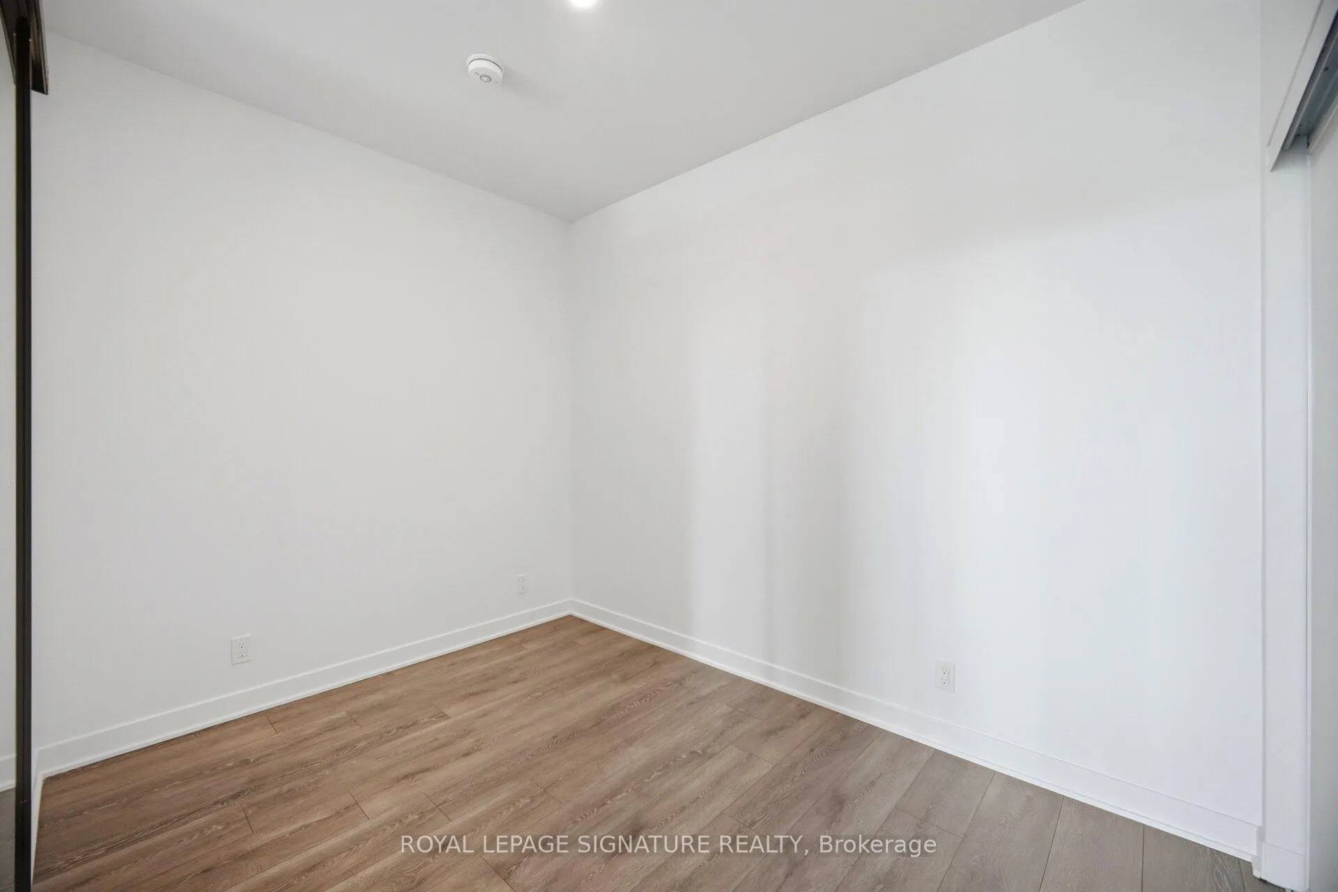 Photo 23 of Unit 805, 10 Flavelle Trail, Vaughan, Steeles West Industrial — HOMEH
