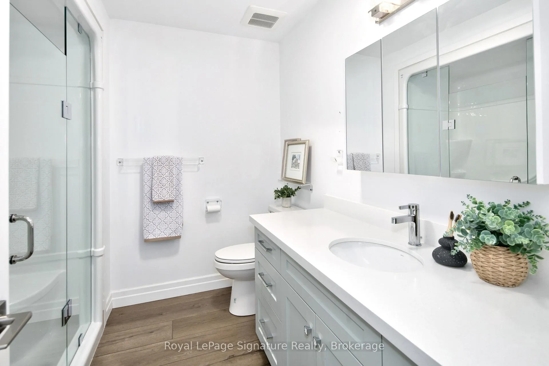 Photo 16 of 114 Dove Drive W, Blue Mountains — HOMEH