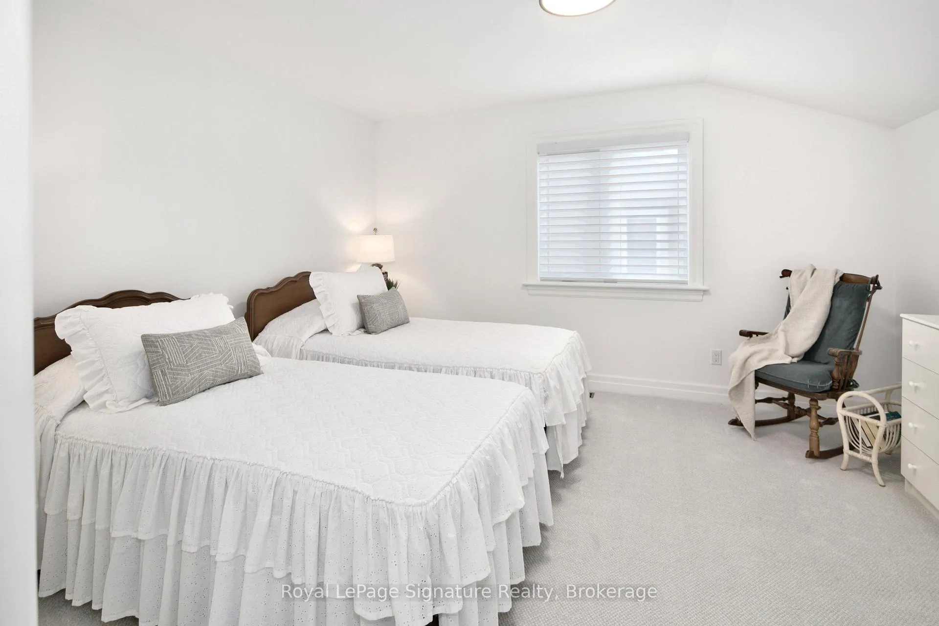 Photo 19 of 114 Dove Drive W, Blue Mountains — HOMEH