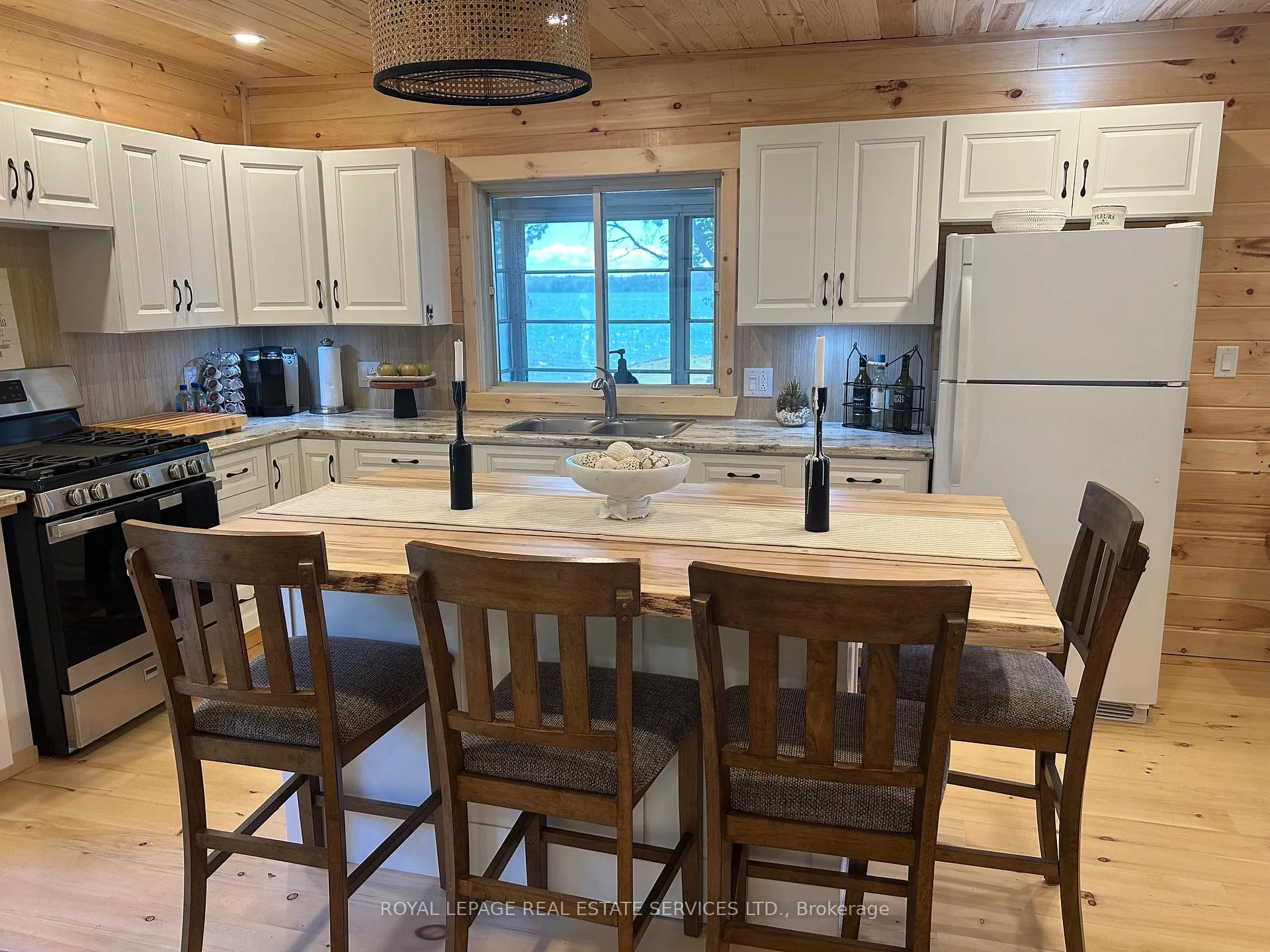 Photo 7 of 505 Riverside Drive, St. Joseph — HOMEH