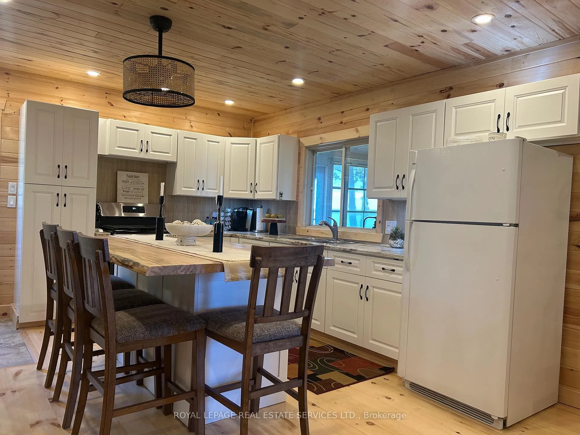 Photo 8 of 505 Riverside Drive, St. Joseph — HOMEH