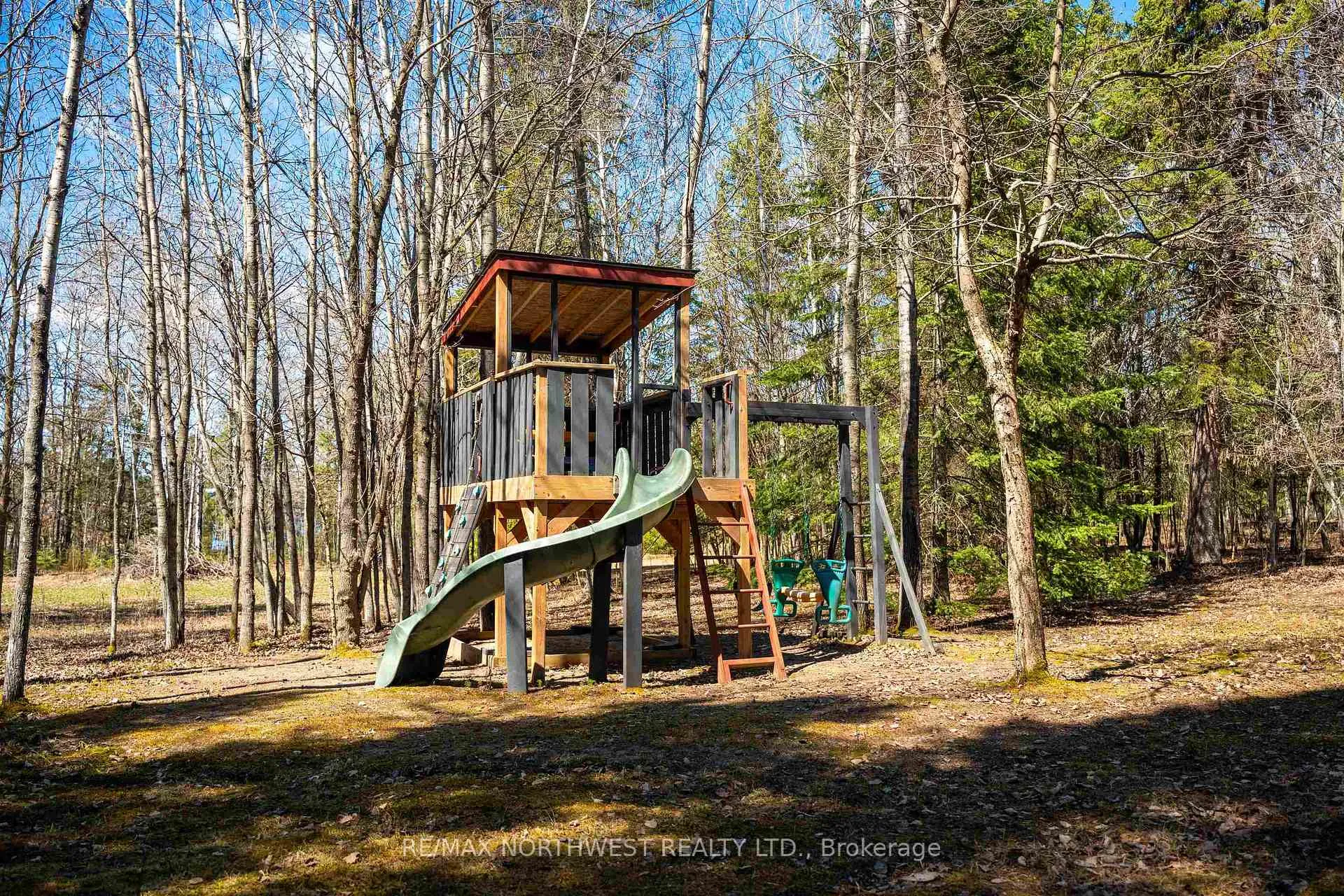 Photo 46 of 78 Point Road, Kenora Remote Area, West of Kenora — HOMEH