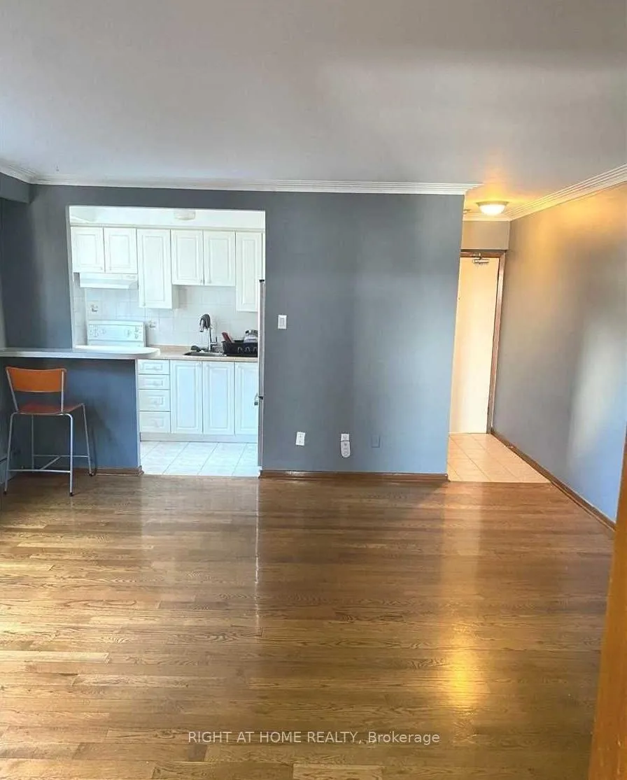 Photo 4 of Unit 4, 115 Eighth Street, Etobicoke, New Toronto — HOMEH