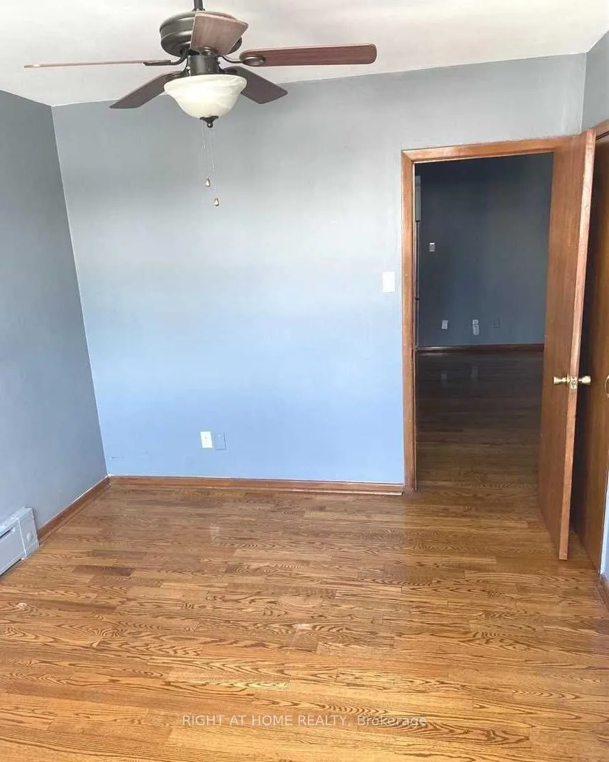 Photo 7 of Unit 4, 115 Eighth Street, Etobicoke, New Toronto — HOMEH