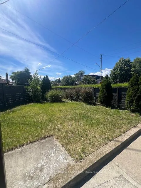 Photo 3 of Unit Unit 1, 379 O'Connor Drive, Toronto, East York — HOMEH