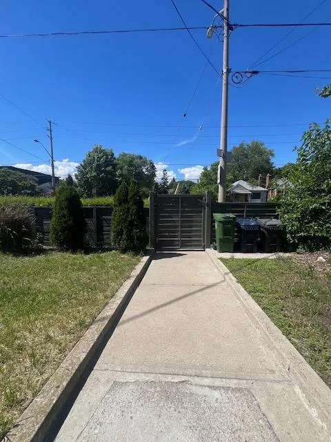 Photo 4 of Unit Unit 1, 379 O'Connor Drive, Toronto, East York — HOMEH