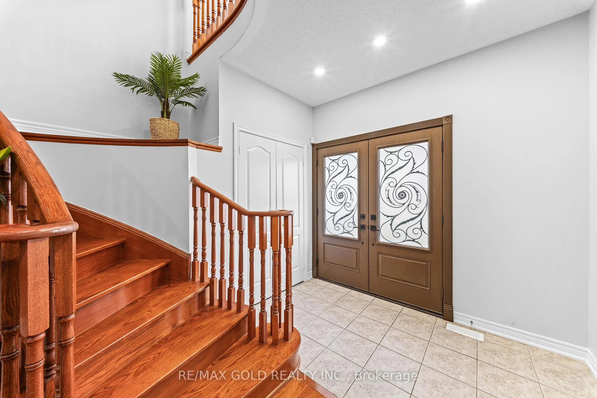 Photo 4 of 14 Dovehaven Crescent, Brampton, Bram East — HOMEH