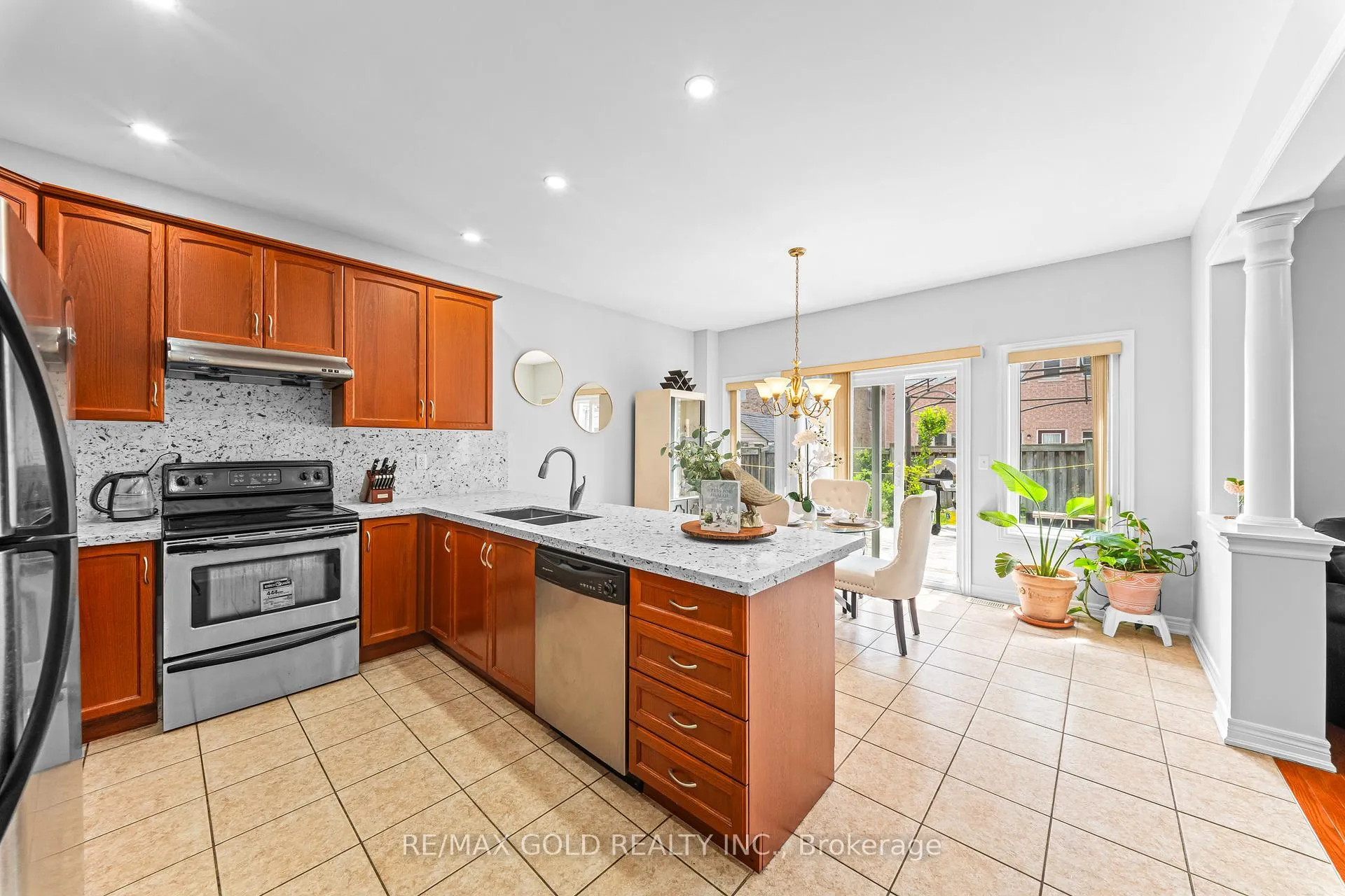 Photo 11 of 14 Dovehaven Crescent, Brampton, Bram East — HOMEH