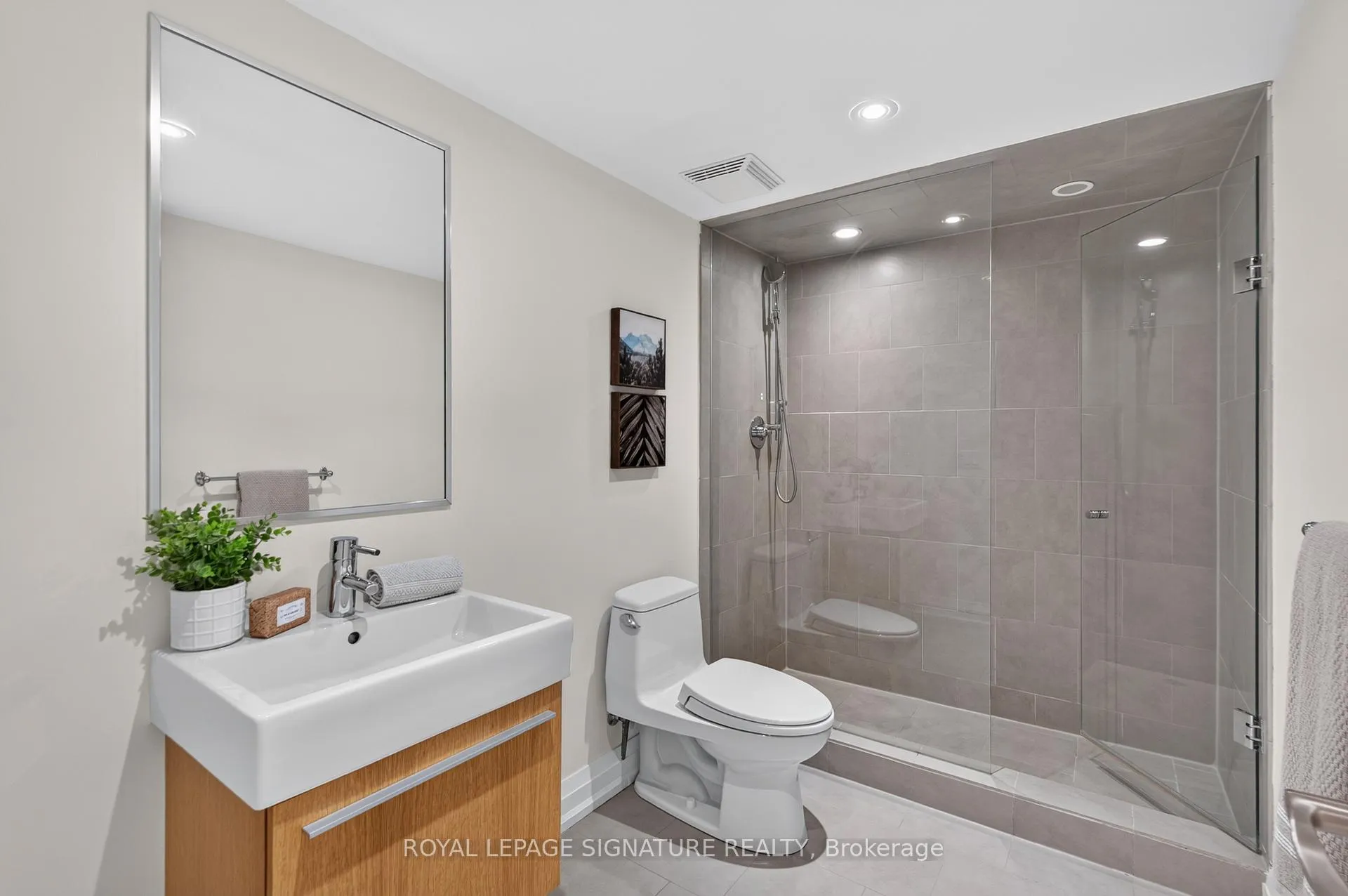 Photo 32 of 57 Bowden Street, Toronto, North Riverdale — HOMEH
