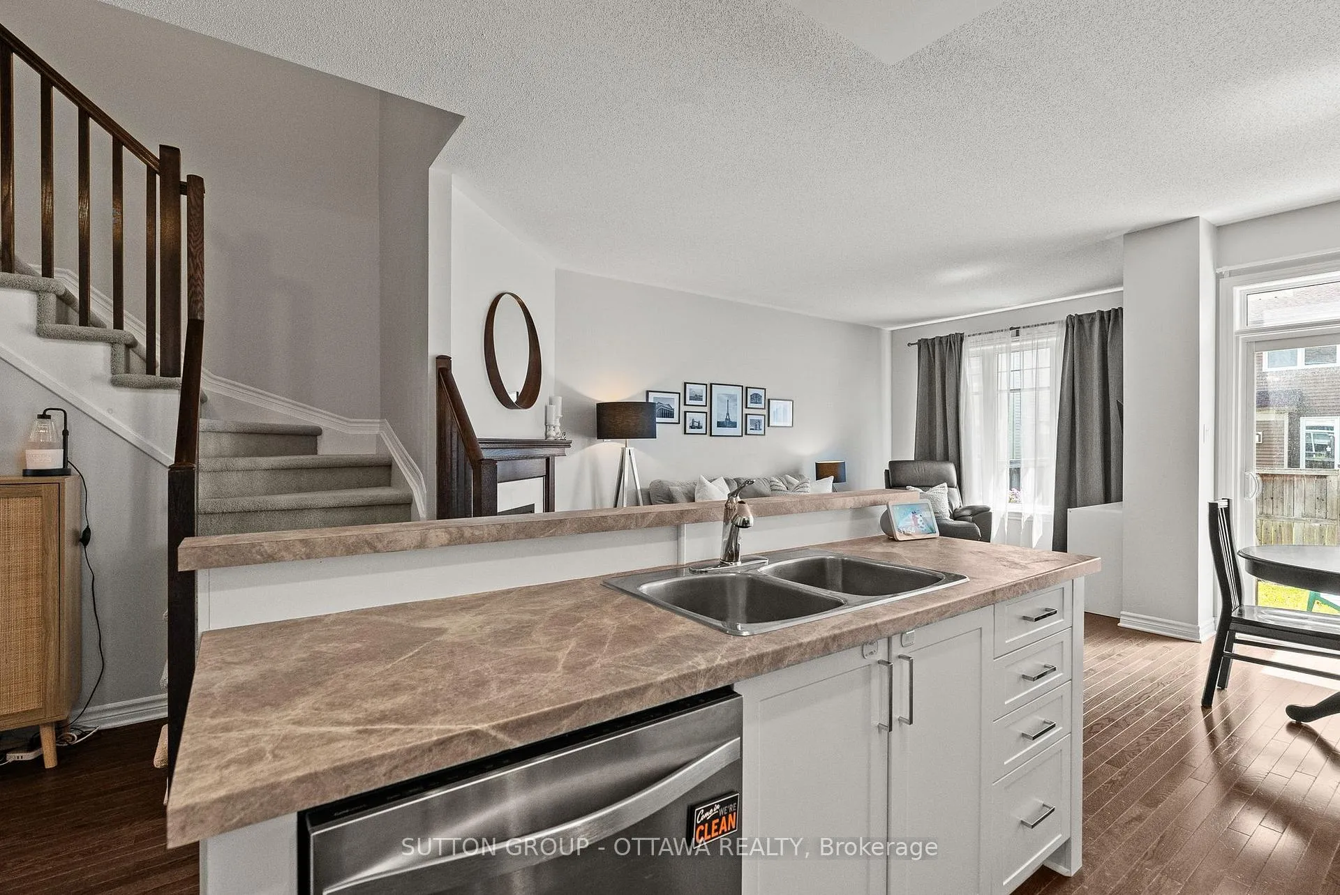 Photo 11 of 711 Hazelnut Crescent, Ottawa, Blossom Park/Kemp Park/Findlay Creek — HOMEH