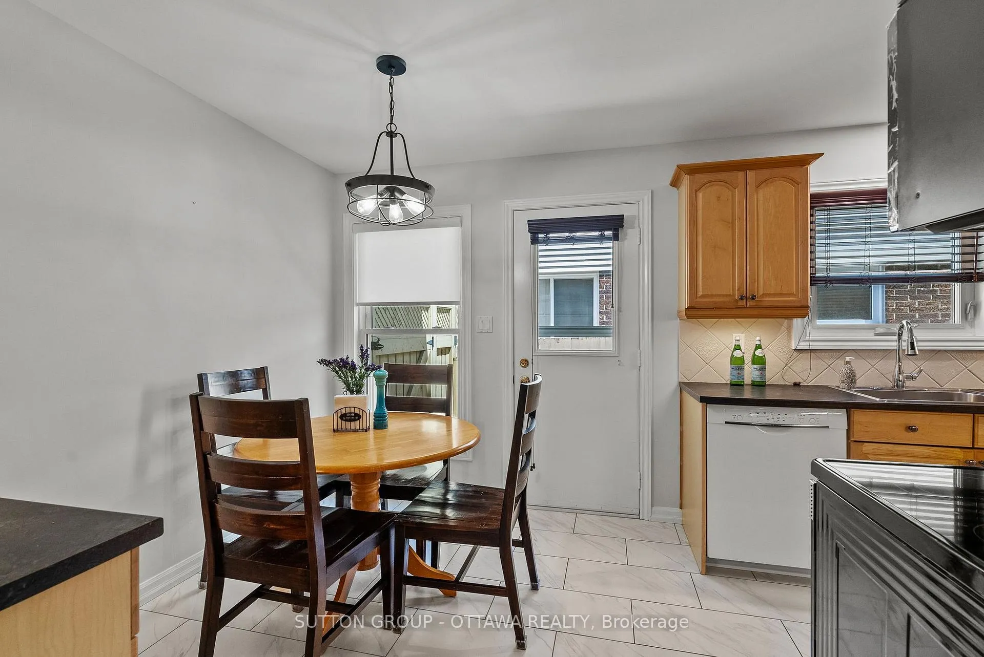 Photo 7 of 200 McCurdy Drive, Ottawa, Kanata - Katimavik — HOMEH