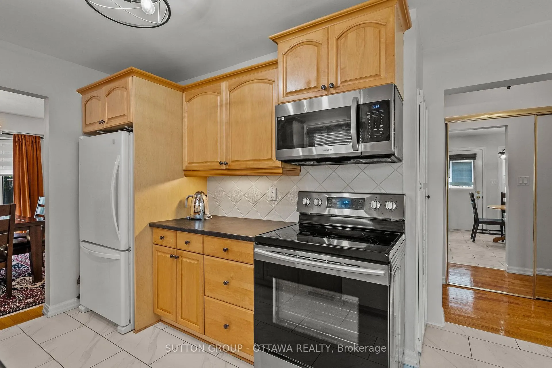 Photo 11 of 200 McCurdy Drive, Ottawa, Kanata - Katimavik — HOMEH