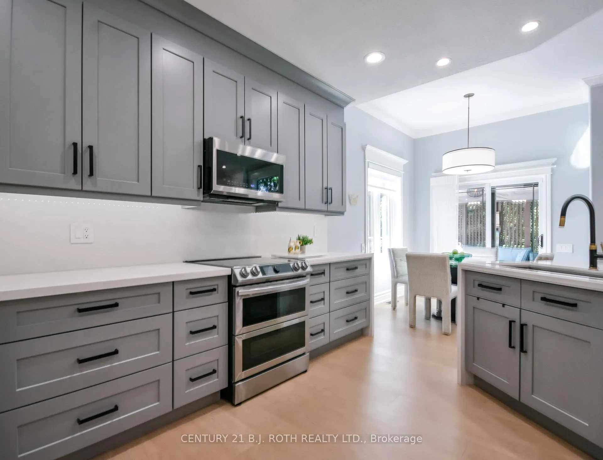 Photo 8 of 140 Wildwood Trail, Barrie, Ardagh — HOMEH