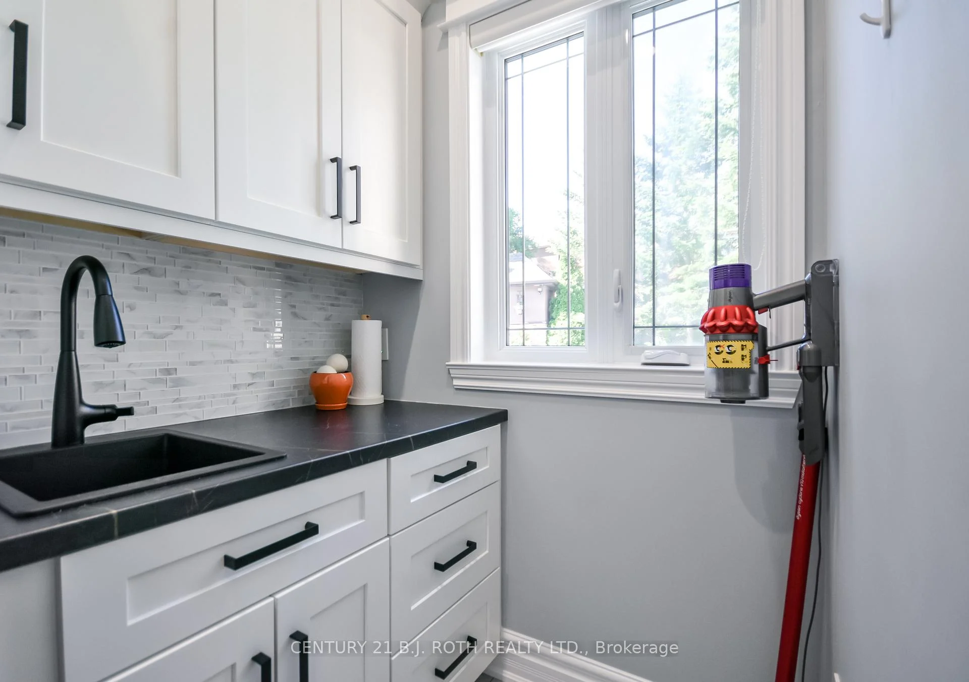 Photo 23 of 140 Wildwood Trail, Barrie, Ardagh — HOMEH