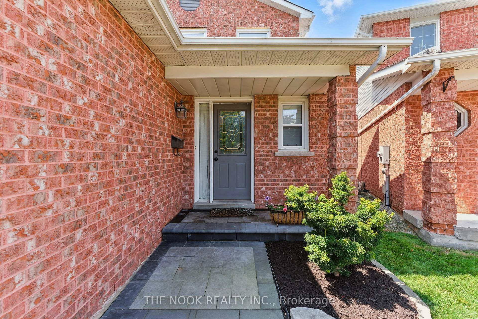 Photo 2 of 101 Poolton Crescent, Clarington, Courtice — HOMEH
