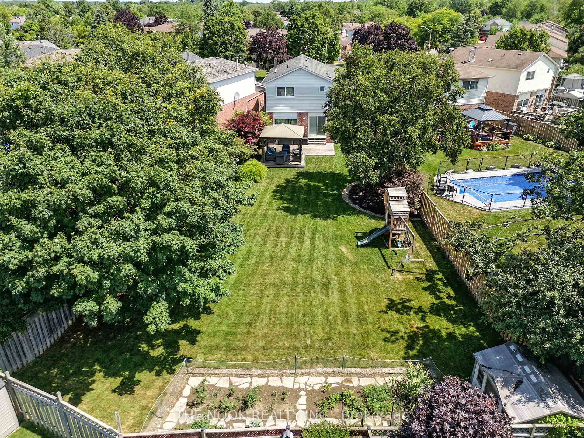 Photo 5 of 101 Poolton Crescent, Clarington, Courtice — HOMEH