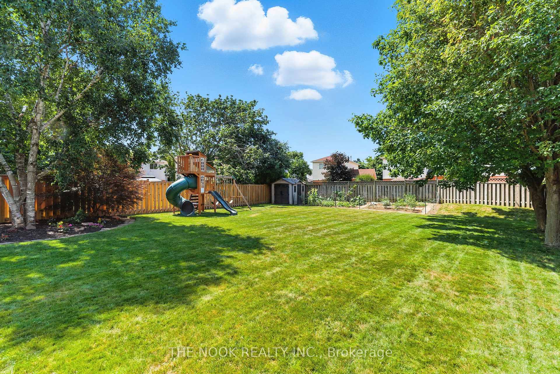 Photo 8 of 101 Poolton Crescent, Clarington, Courtice — HOMEH