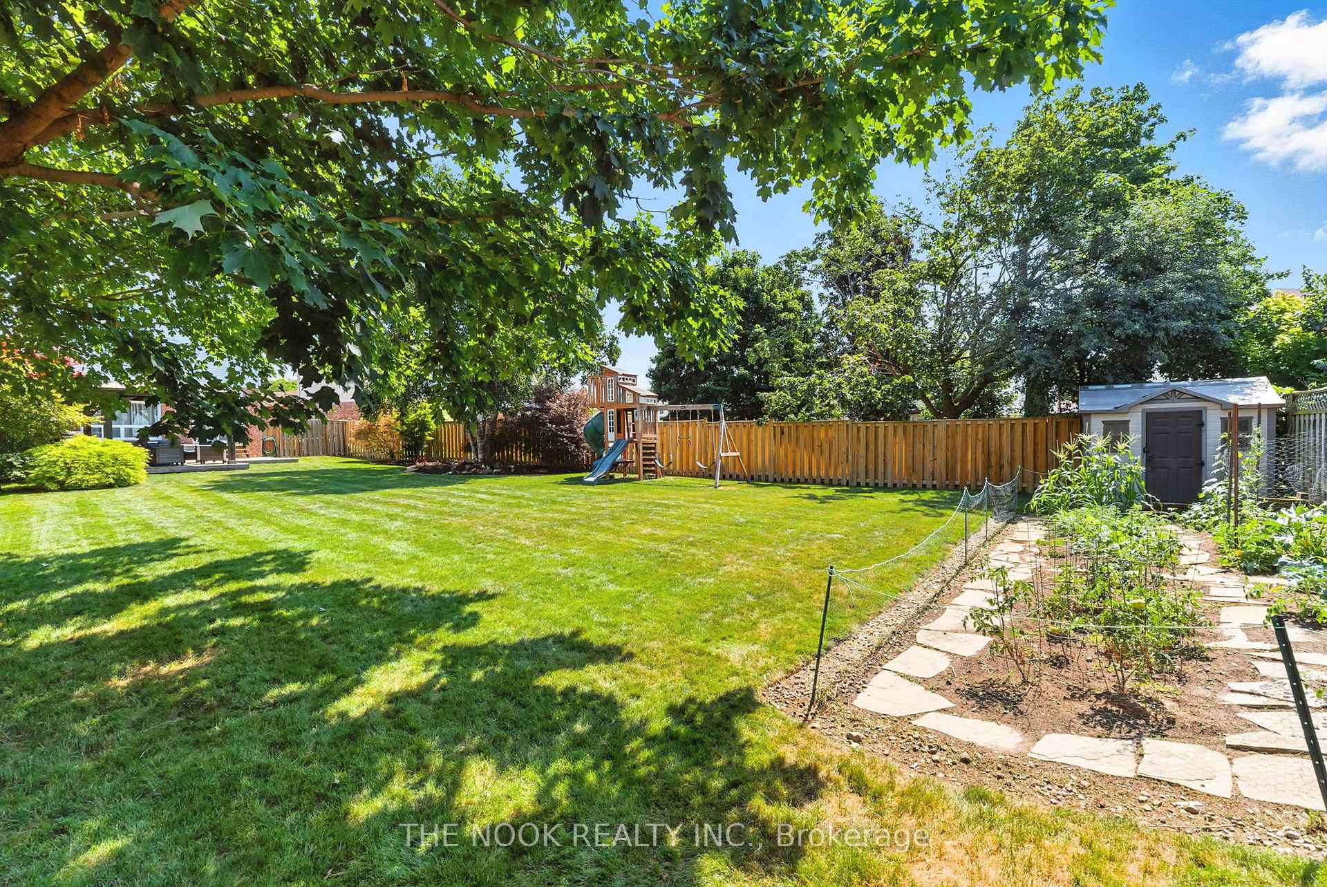 Photo 9 of 101 Poolton Crescent, Clarington, Courtice — HOMEH