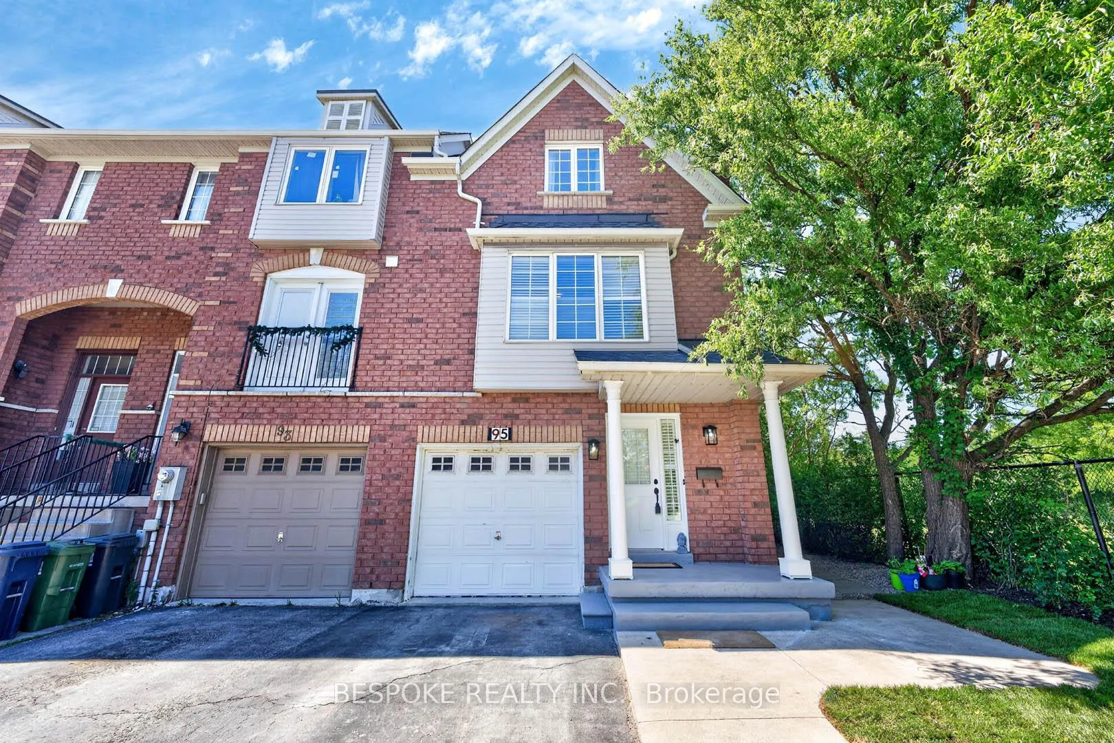 Front of 95 West Oak Crescent